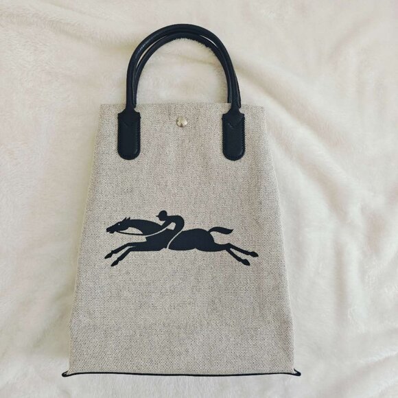 New LongChamp Essential M Tote bag Ecru Canvas - Picture 9 of 12